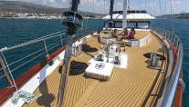Sailing yacht NAVILUX -  Spacious Deck Areas